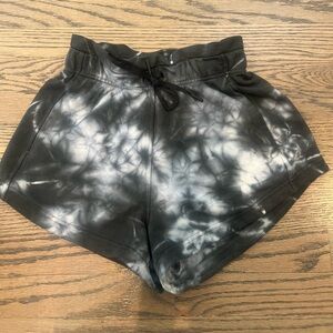 Lululemon tie dye shorts with side pockets